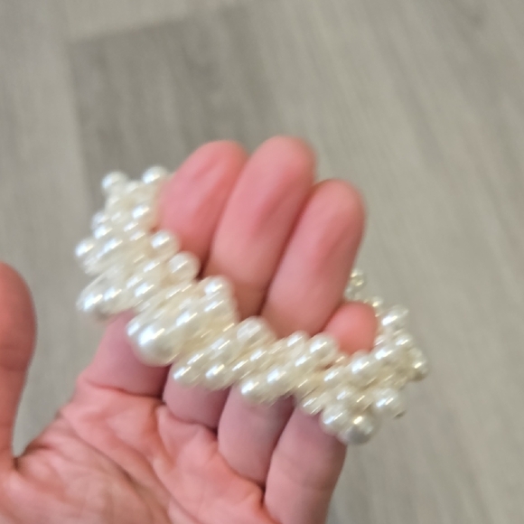 Elegant Pearl Beaded Hair Scrunchie - Picture 4 of 9